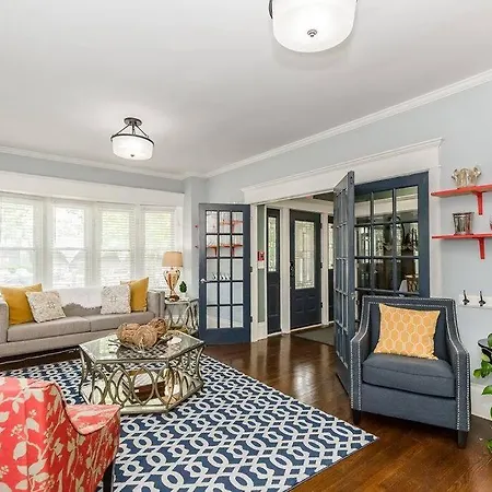 Grand Mansion: 6Br, 5.5Ba Near Top Kc Attractions